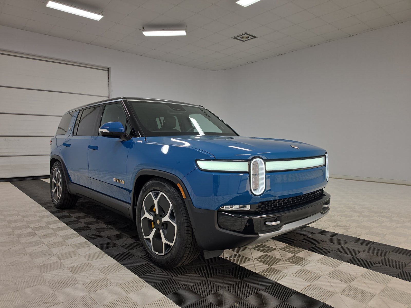 Used 2023 Rivian R1S Adventure Quad AWD/4WD image 7