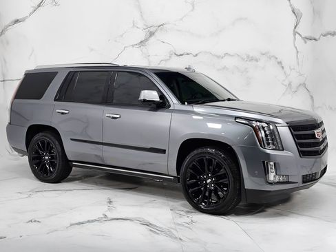 Used 2019 Cadillac Escalade Premium Luxury w/ Escalade Sport Edition AWD/4WD image 8
