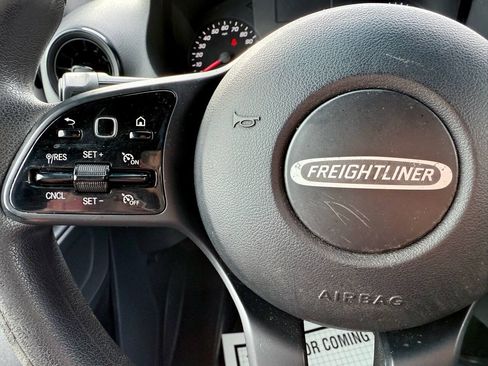 Used 2019 Freightliner Sprinter 2500 RWD image 18