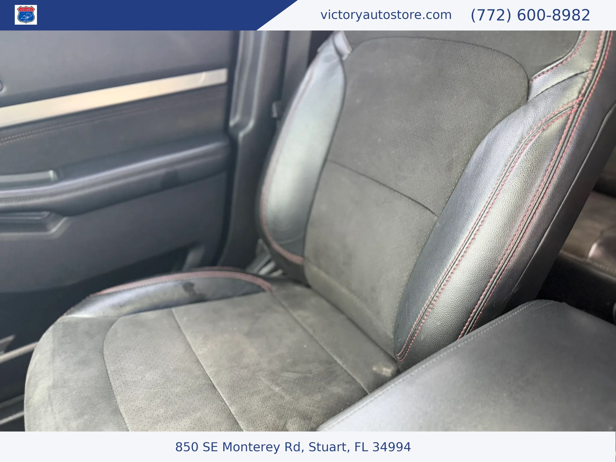 Used 2018 Ford Explorer XLT w/ Equipment Group 202A AWD/4WD image 33