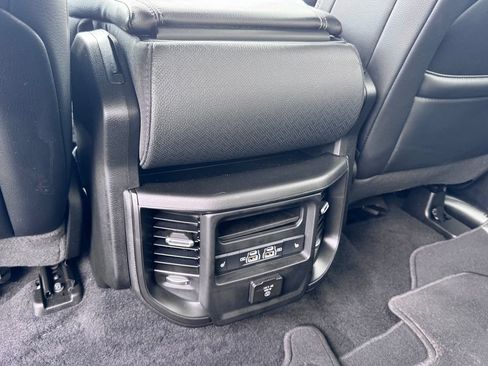 Used 2025 RAM 1500 Laramie AWD/4WD image 32