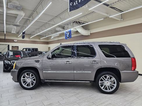 Used 2014 Cadillac Escalade Platinum image 9