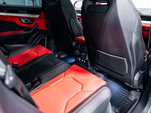 Used 2021 Lamborghini Urus image 21