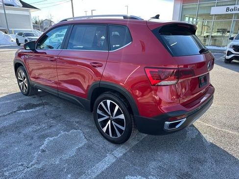 Certified 2022 Volkswagen Taos SE image 6