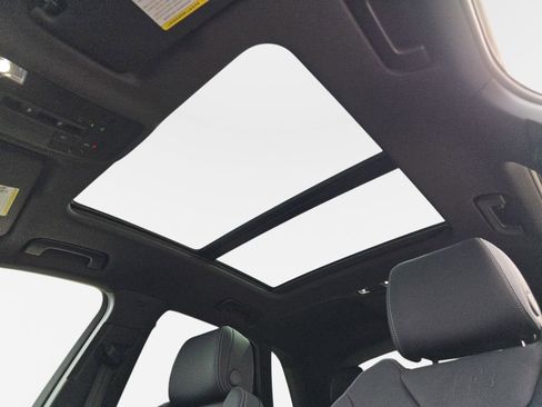 Certified 2025 Audi Q3 2.0T Premium w/ Convenience Package image 30