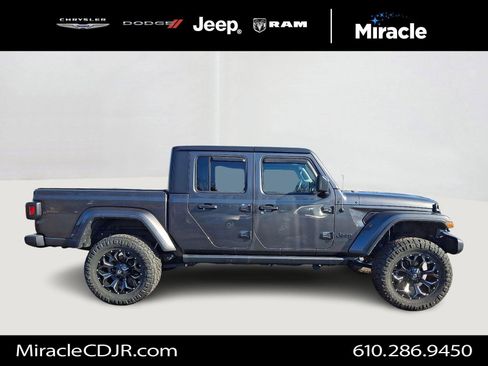 Used 2022 Jeep Gladiator Sport image 8