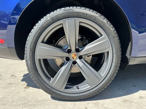 Used 2025 Porsche Macan image 36