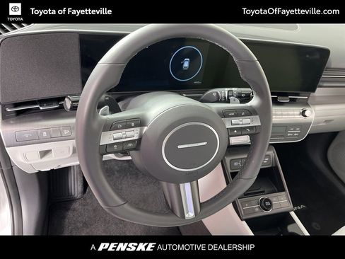 Used 2025 Hyundai Kona SEL image 25