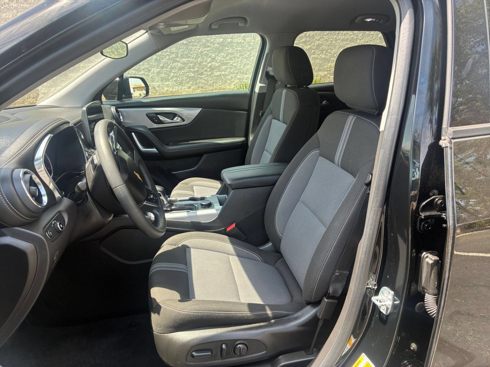 Used 2025 Chevrolet Blazer LT FWD image 27