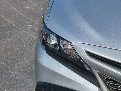 Used 2023 Toyota Camry SE image 10