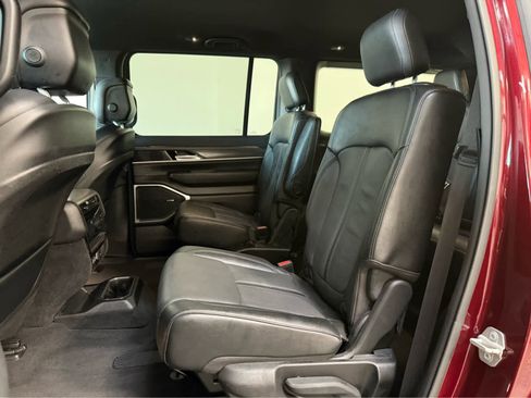 Used 2024 Jeep Wagoneer Series II image 14