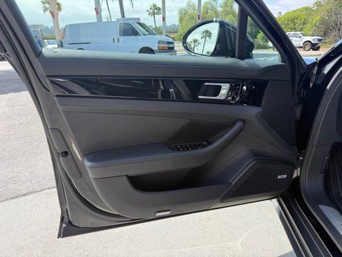 Used 2018 Porsche Panamera image 8