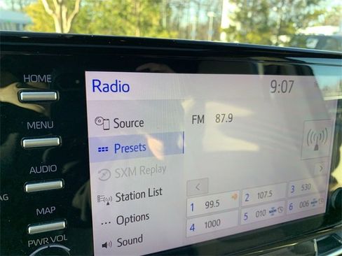 Used 2021 Toyota Sienna XLE image 24