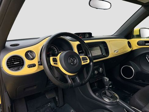 Used 2013 Volkswagen Beetle TDI image 9