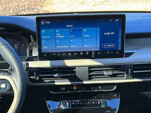 Used 2025 Lincoln Corsair FWD image 18