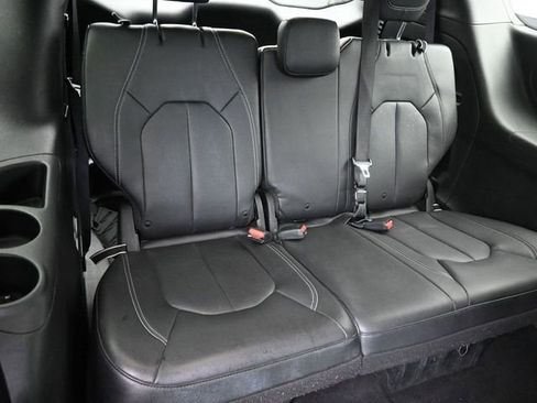 Used 2019 Chrysler Pacifica Touring-L w/ Advanced Safetytec Group image 44