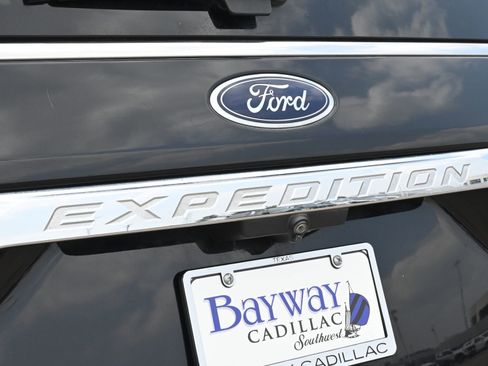 Used 2018 Ford Expedition Limited w/ Equipment Group 301A RWD image 20