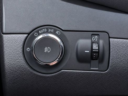 Certified 2015 Buick Encore Convenience FWD image 29