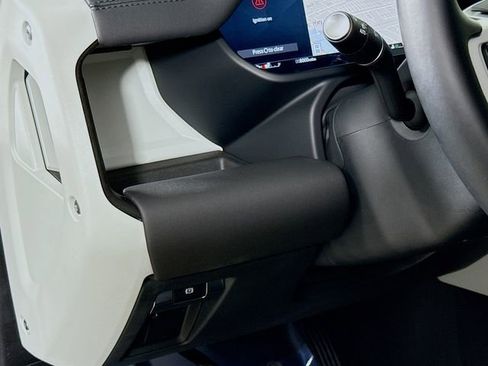 Certified 2024 Land Rover Defender 110 X-Dynamic SE image 10