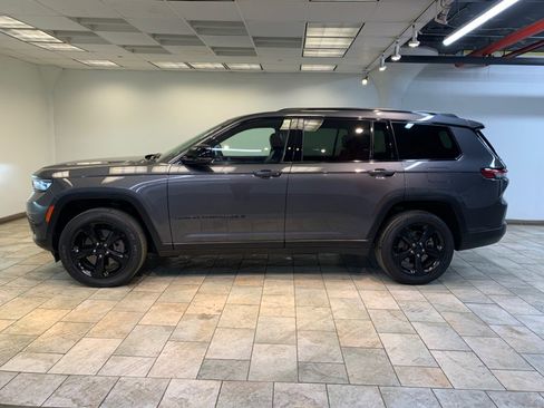 Used 2023 Jeep Grand Cherokee L Laredo image 4