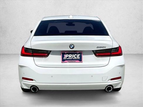 Used 2023 BMW 330i Sedan w/ Parking Assistance Package RWD image 4