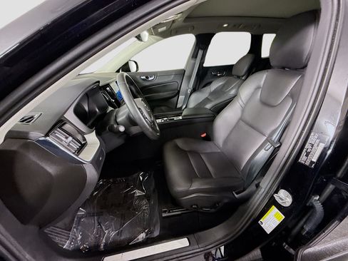 Used 2025 Volvo XC60 B5 Plus AWD/4WD image 22