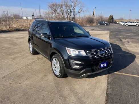 Used 2017 Ford Explorer XLT w/ Equipment Group 202A image 8