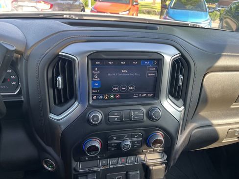 Used 2022 Chevrolet Silverado 1500 RST w/ Redline Edition AWD/4WD image 8