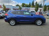 Used 2017 Nissan Rogue SV w/ SV Premium Package image 2