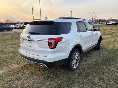 Used 2016 Ford Explorer XLT w/ Equipment Group 202A image 6