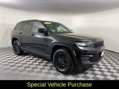 Used 2025 Jeep Grand Cherokee Altitude