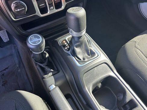 Used 2019 Jeep Wrangler Unlimited Sport S image 26