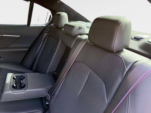 Used 2025 BMW M5 w/ Carbon Package image 26