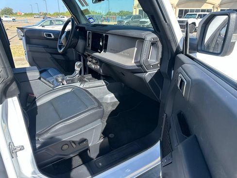 Used 2025 Ford Bronco Outer Banks AWD/4WD image 18