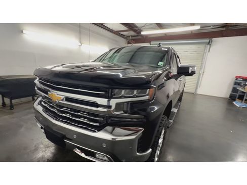 Used 2019 Chevrolet Silverado 1500 LTZ w/ LTZ Plus Package AWD/4WD image 4