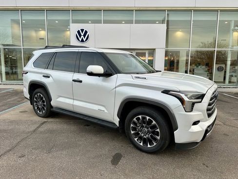 Used 2023 Toyota Sequoia Limited image 1