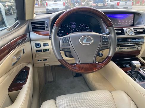 Used 2017 Lexus LS 460 image 16