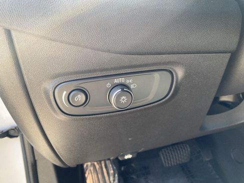 Used 2020 Chevrolet Equinox LS AWD/4WD image 21