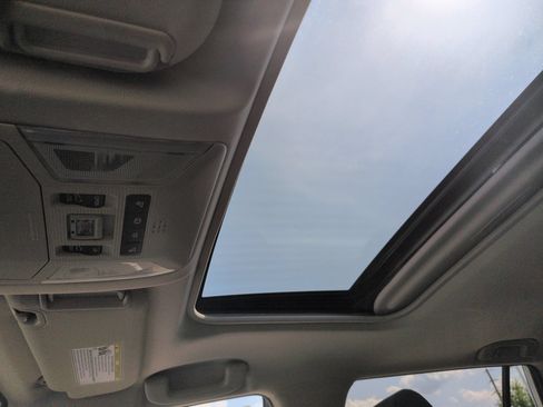 Used 2019 Toyota RAV4 XLE FWD image 29