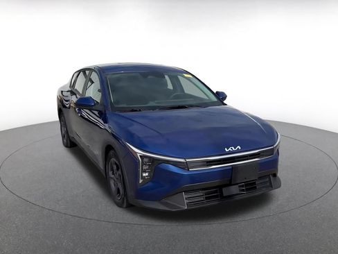 Used 2025 Kia K4 FWD image 2