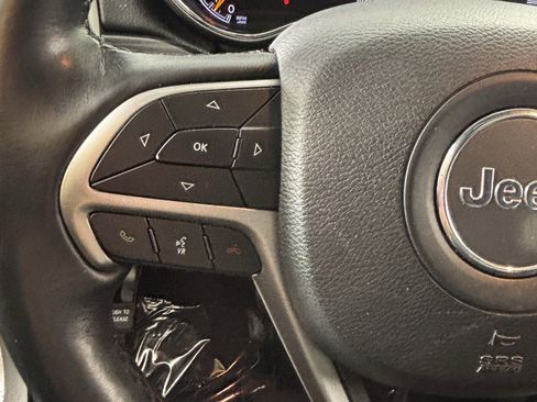 Used 2019 Jeep Grand Cherokee Limited image 8