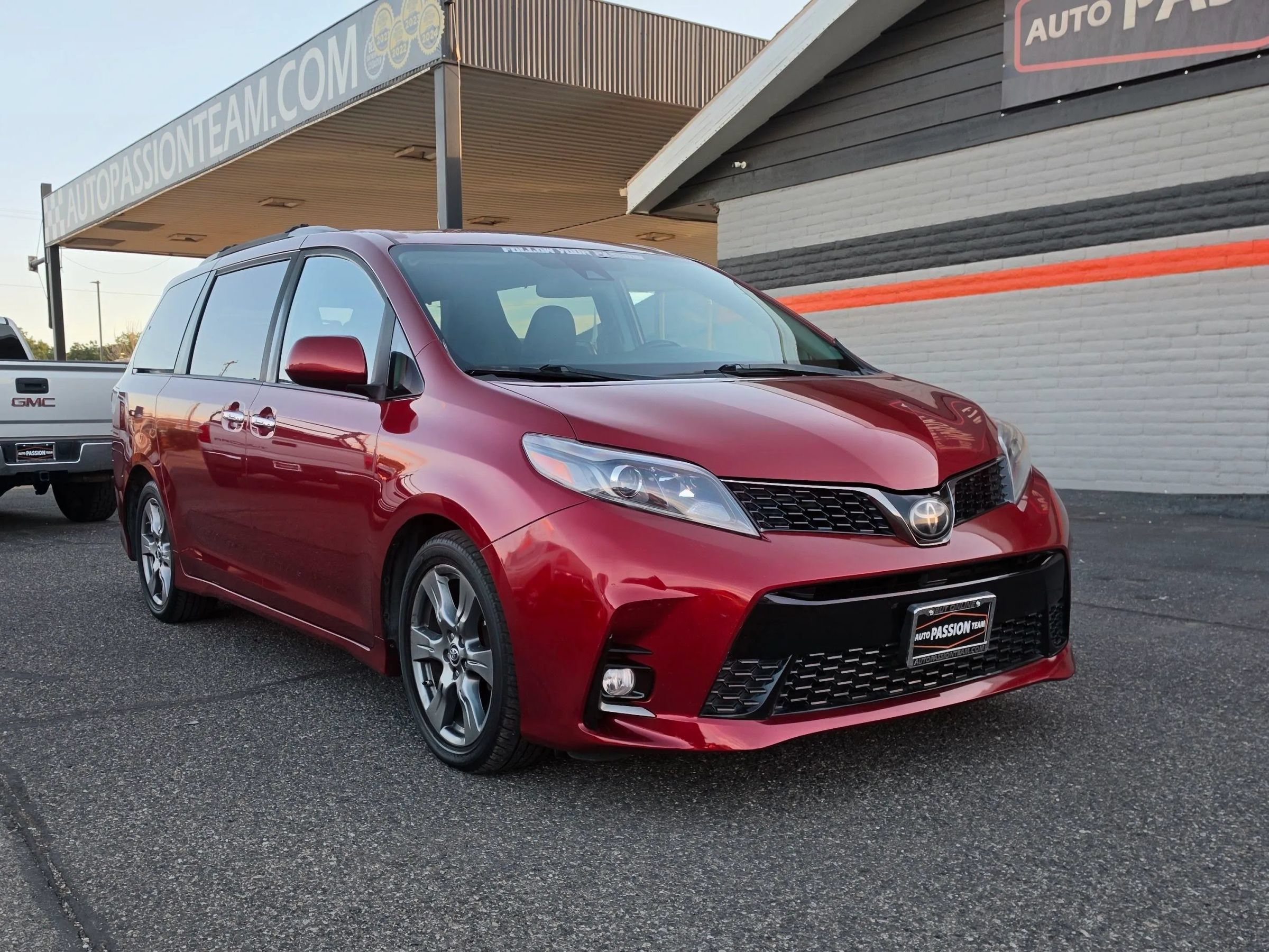 Used 2018 Toyota Sienna SE FWD image 7