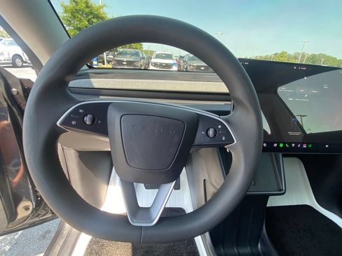 Used 2026 Tesla Model Y AWD image 12