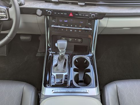 Certified 2024 Kia Carnival EX FWD image 19