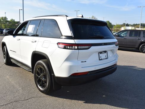 Used 2024 Jeep Grand Cherokee Altitude image 7