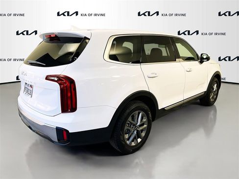 Certified 2025 Kia Telluride LX image 8