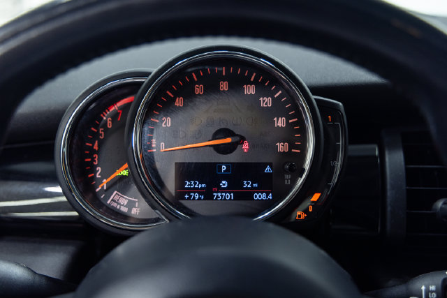 Used 2019 MINI Cooper 4-Door Hardtop w/ Storage Package FWD image 2
