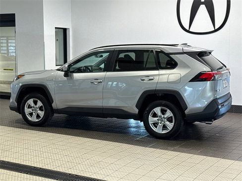 Used 2019 Toyota RAV4 LE image 5