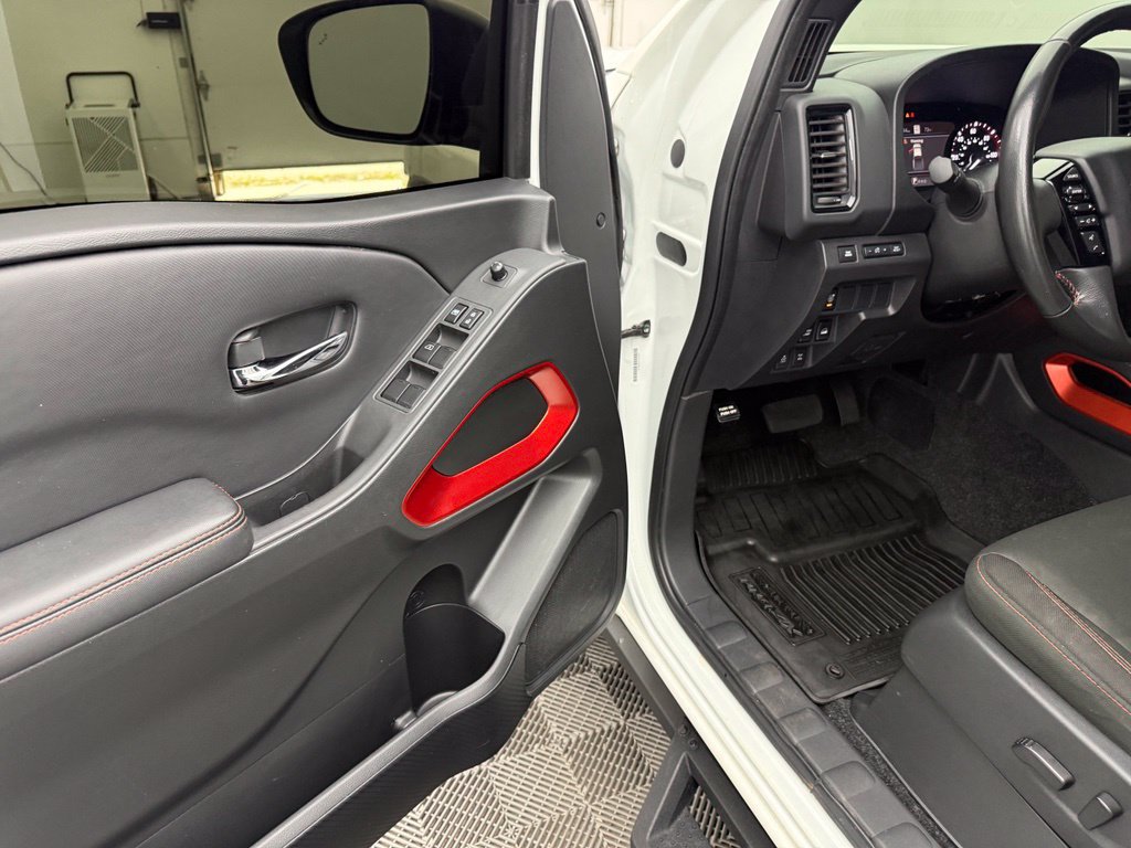 Used 2024 Nissan Frontier PRO-4X w/ Technology Package AWD/4WD image 16