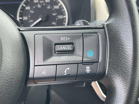 Used 2022 Nissan Rogue SV FWD image 39